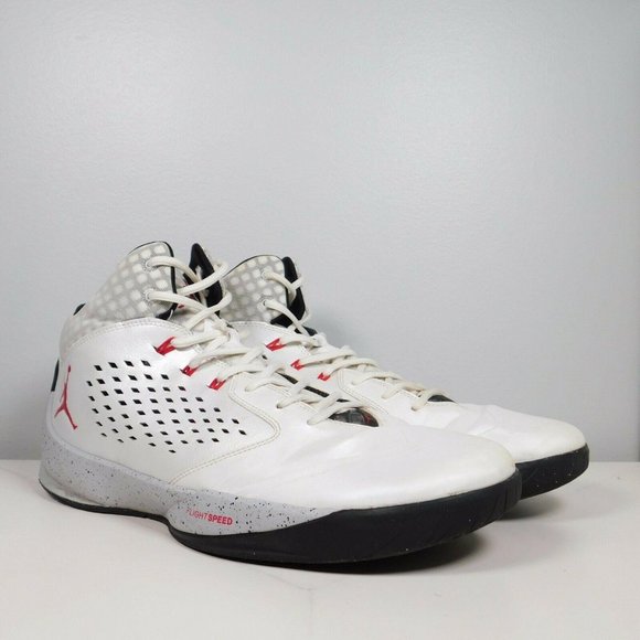 tenis jordan flywire